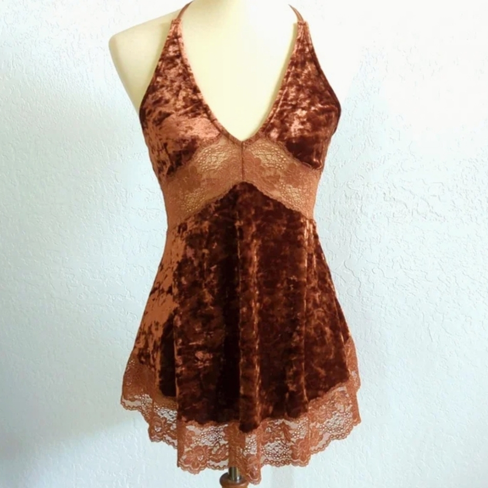FREE PEOPLE INTIMATELY Sneaky Feelings Velvet Tunic